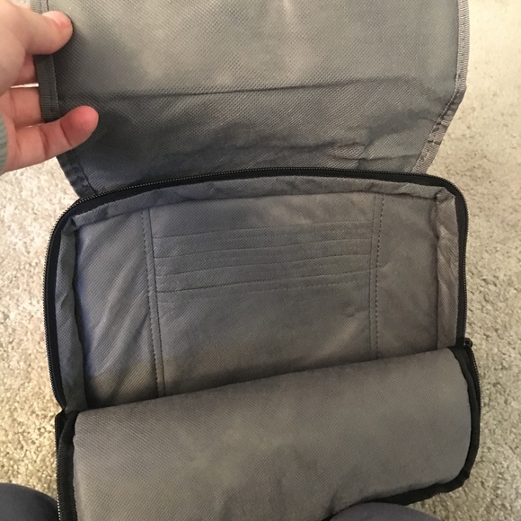 Camera/CD case - Picture 2 of 4